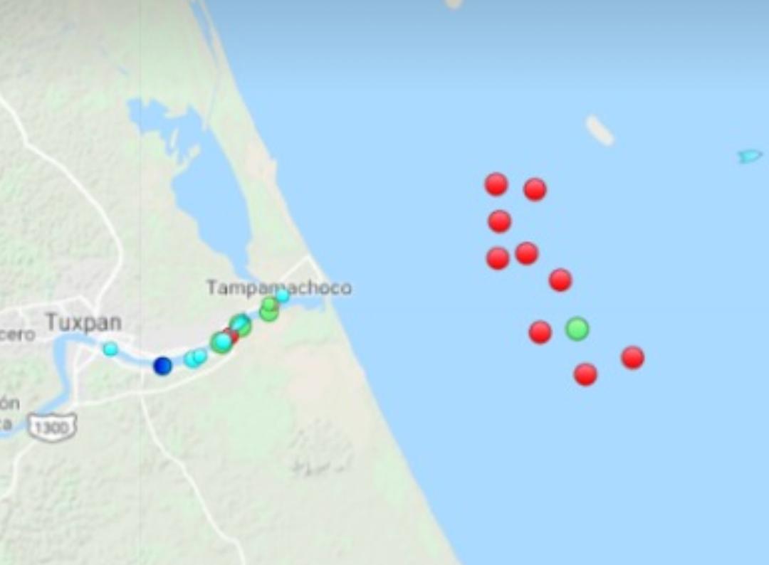 Embarcaciones con combustible frente a Tuxpan sin poder descargar