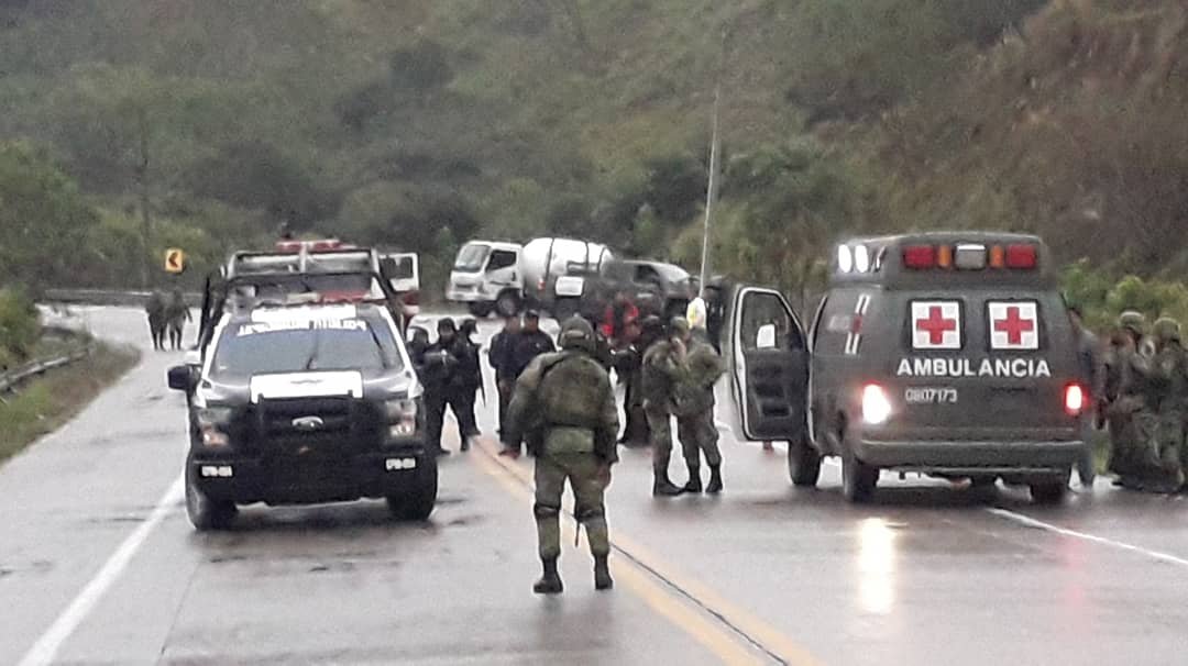 Se accidenta patrulla militar en Papantla