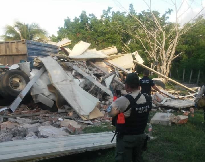 Doble remolque se accidenta en la autopista Xalapa-Veracruz