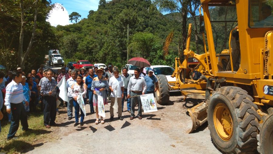 Inicia el asfaltado del camino La Troje – Presidio, en Ixhuatlán del Café