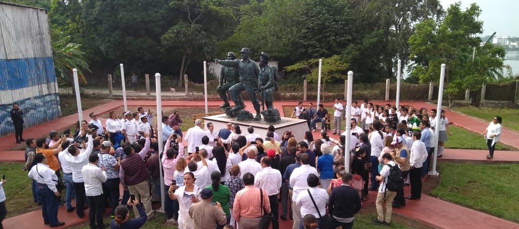 Develan estatua de Fidel, Cienfuegos y el Che en Tuxpan