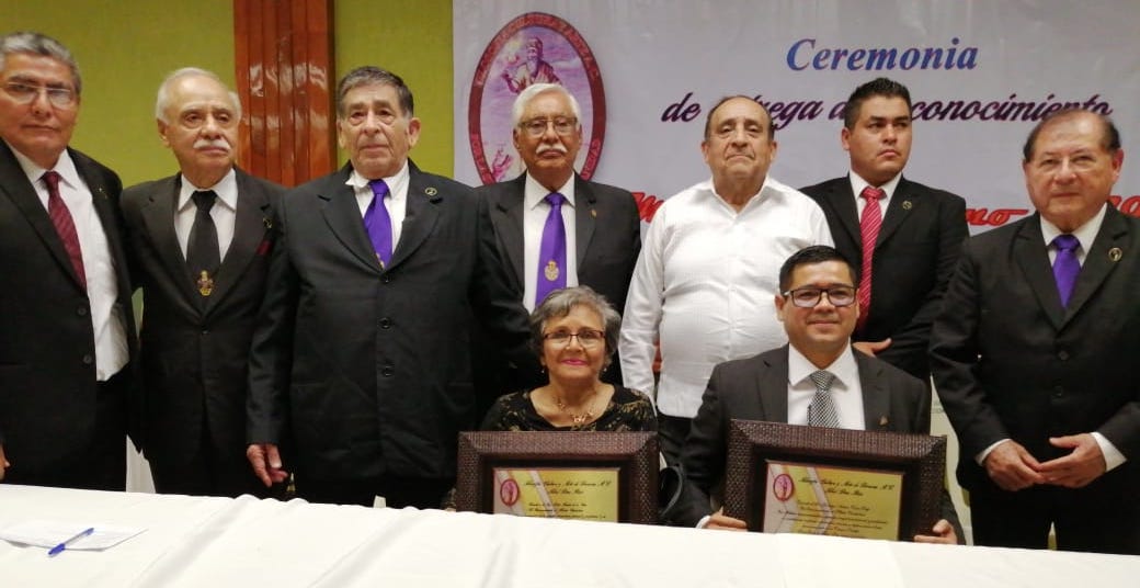 Otorgan reconocimiento al mérito ciudadano