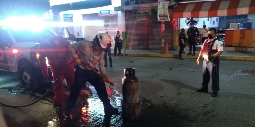 Explosión en cafetería Capri’s deja dos lesionados