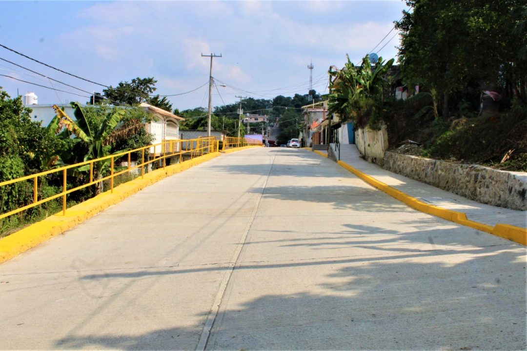 Entregan obras por 4 mdp en Coatzintla