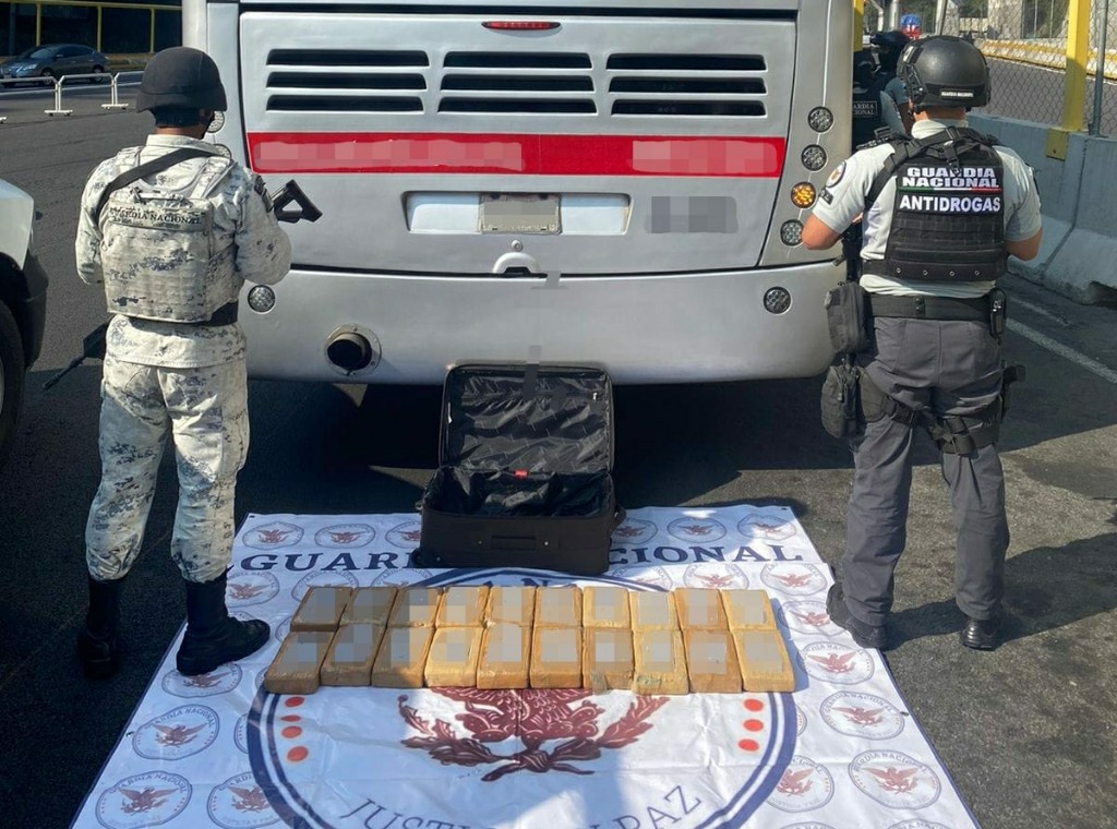 Guardia Nacional decomisa cargamento de cocaína en autobús de pasajeros