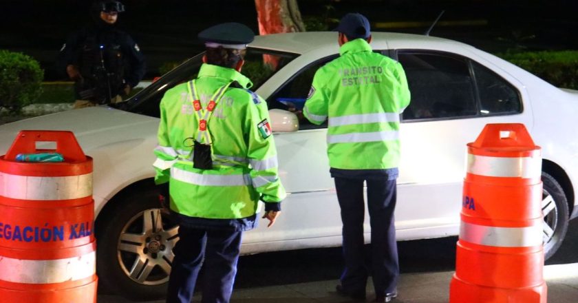 Continúan aplicando el alcoholímetro en Xalapa