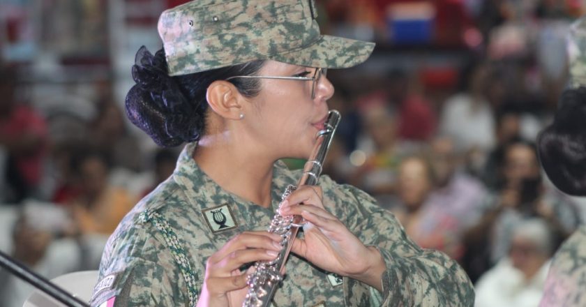 Regresa la Banda de Música Militar a Poza Rica con gran éxito y romanticismo